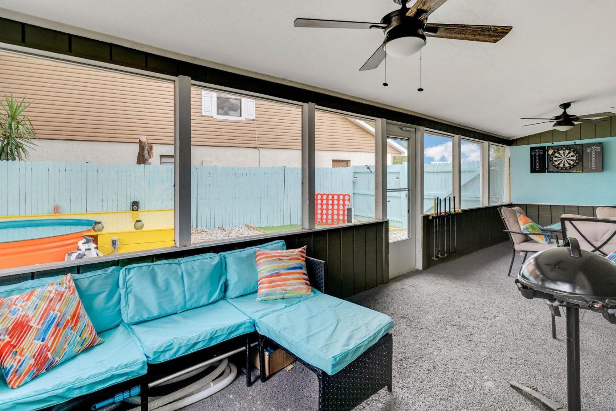 Groovy Funhouse Getaway - 4 Bdrm Near Legoland *