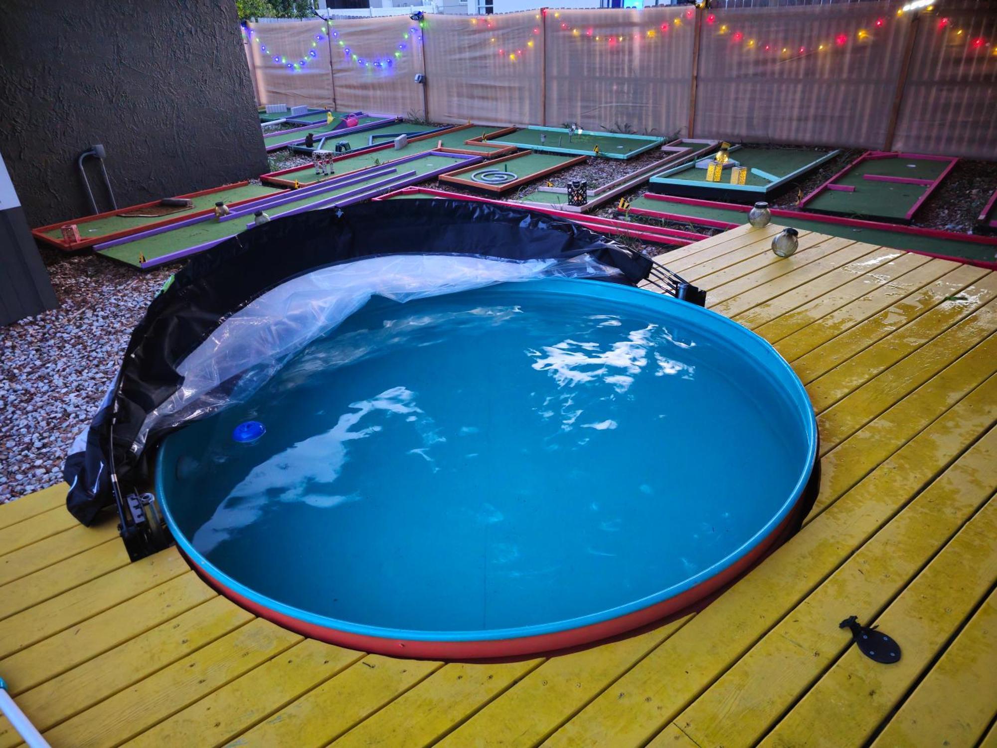 Groovy Funhouse Getaway - 4 Bdrm Near Legoland Holiday home
