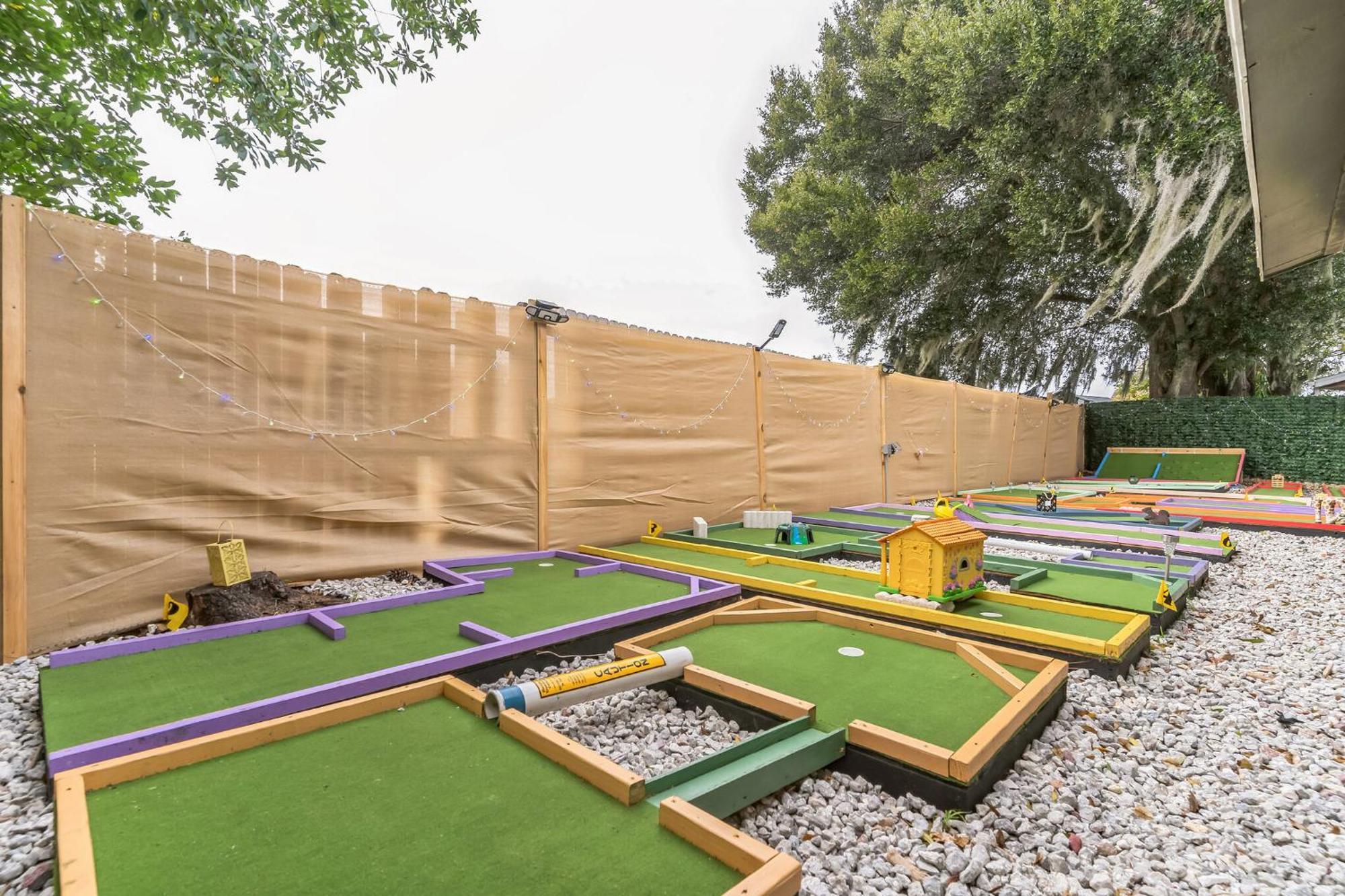 Holiday home Groovy Funhouse Getaway - 4 Bdrm Near Legoland