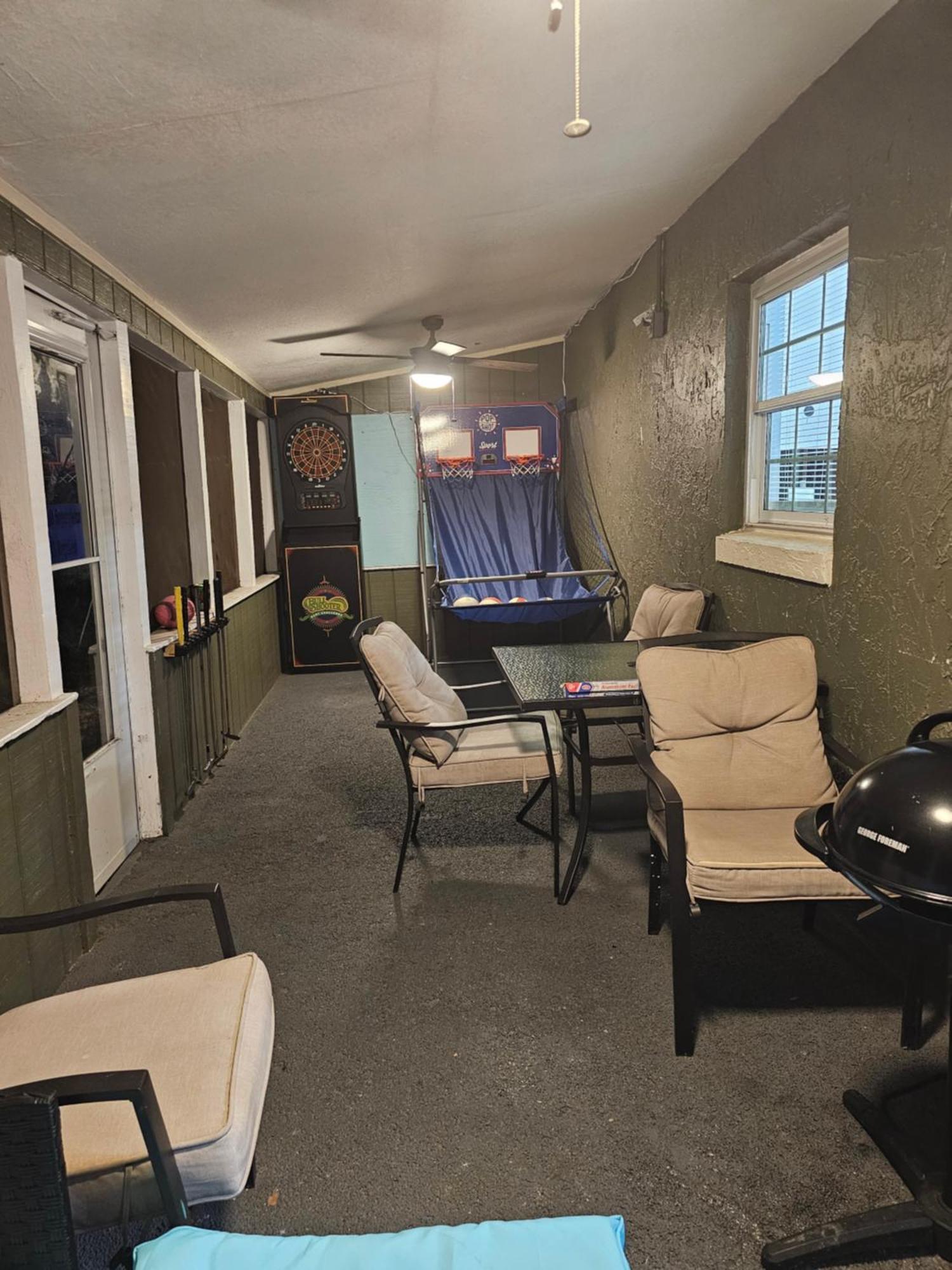 Groovy Funhouse Getaway - 4 Bdrm Near Legoland Winter Haven
